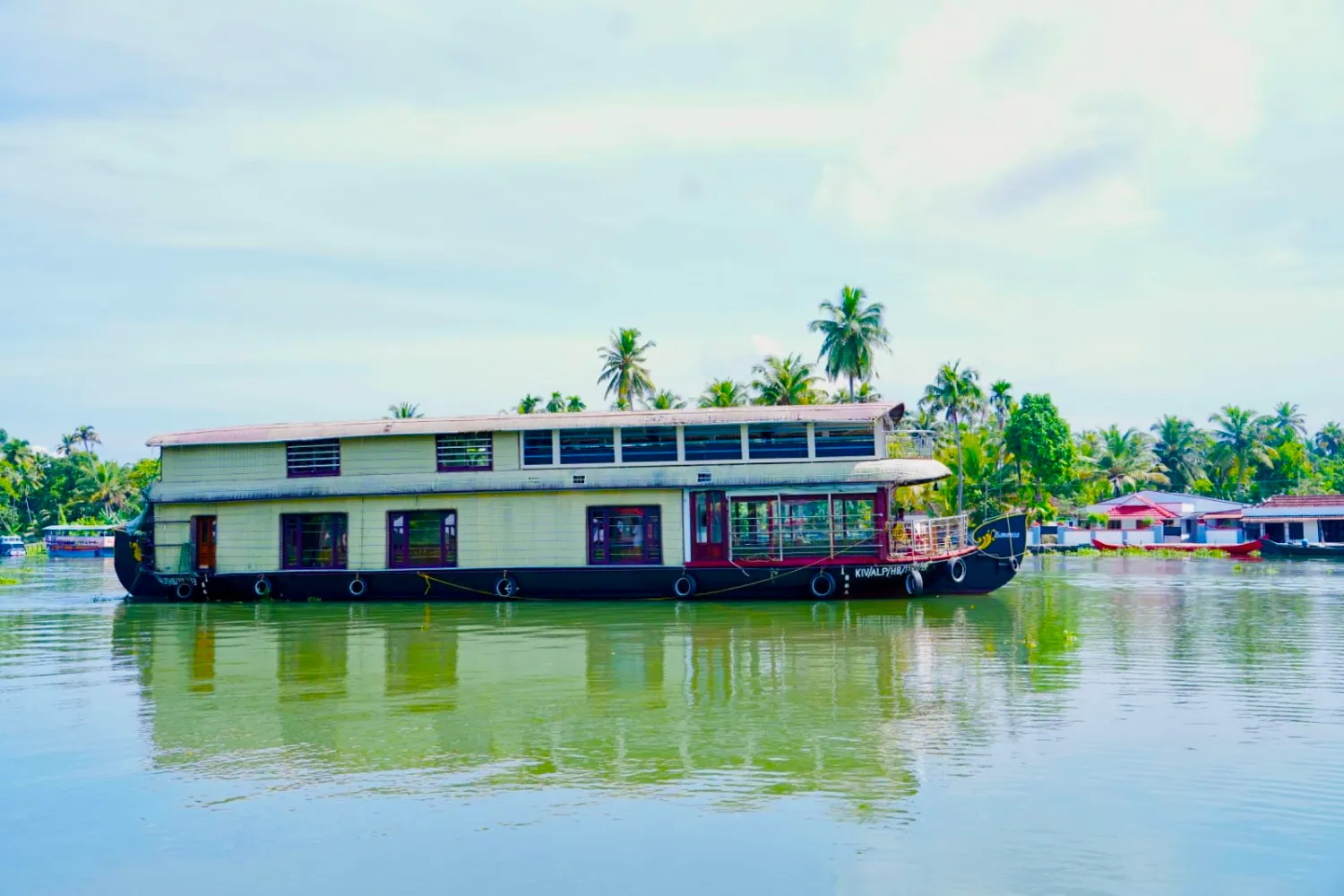 4 Bedroom Houseboat