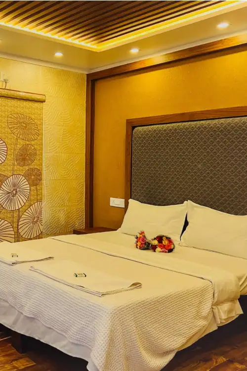 6 Bedroom Houseboat in Alleppey
