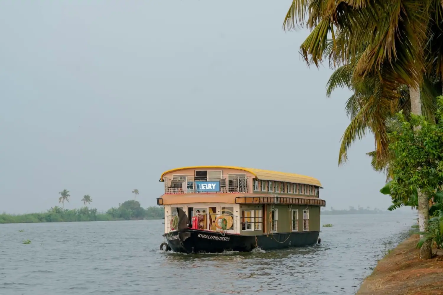 6 Bedroom Houseboat