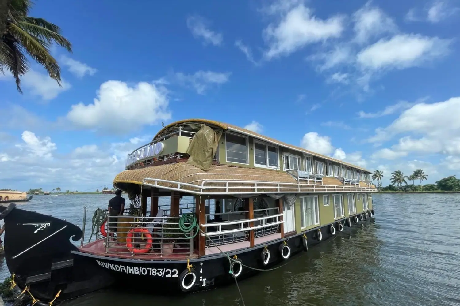 7 Bedroom Houseboat
